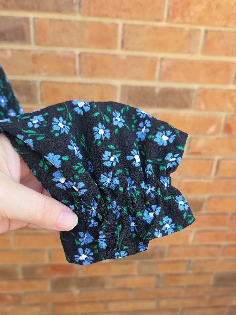 LOFT Black Floral V-Neck Puff-Sleeve Blouse Size M